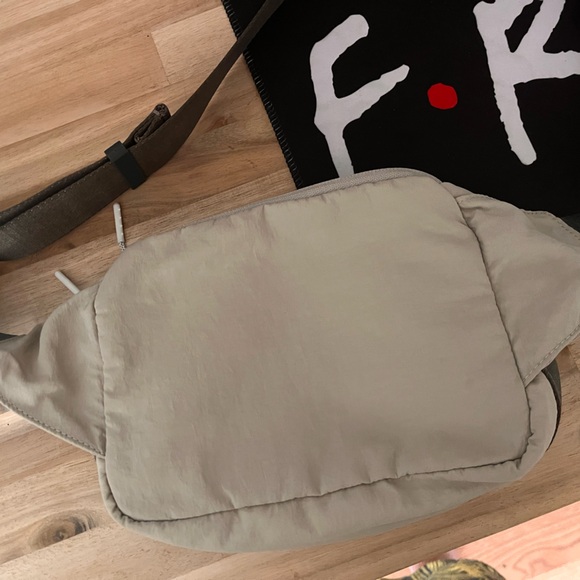 Lululemon belt bag - Picture 4 of 7